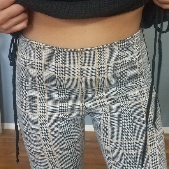 PLAID PANELED LEGGINGS - Picture 4 of 5